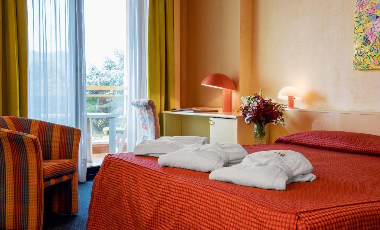 Hotel Sollievo Монтегротто-Терме Екстер'єр фото